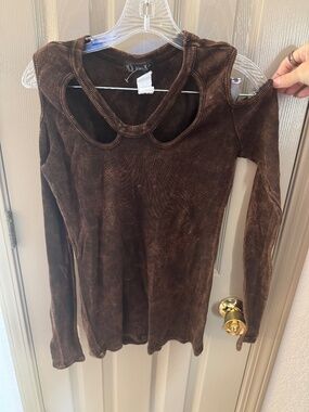 NWT Urban X Brown weathered off shoulder shirt sz L